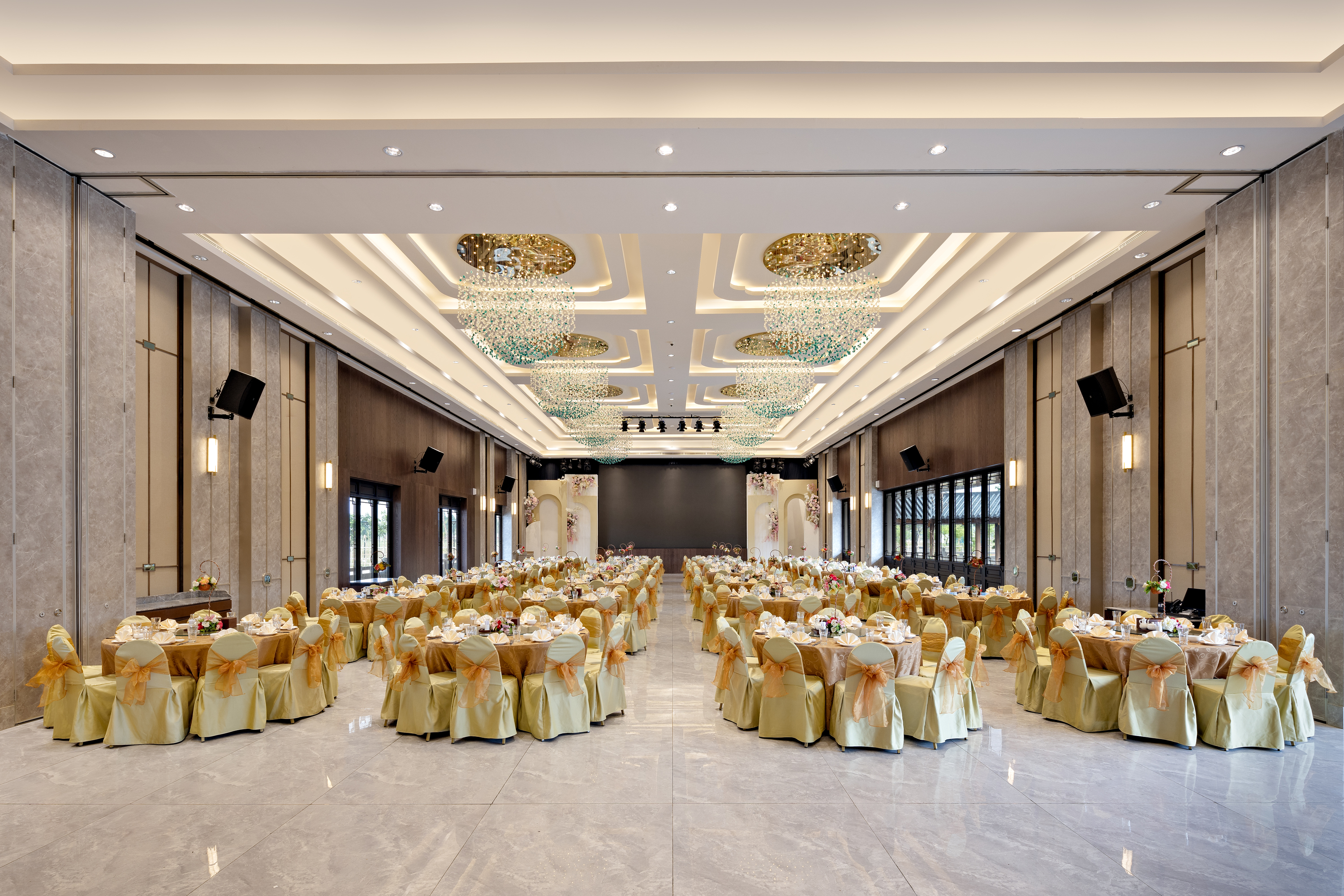 Angke Hall 1 ( 24 meja / 240 pax )