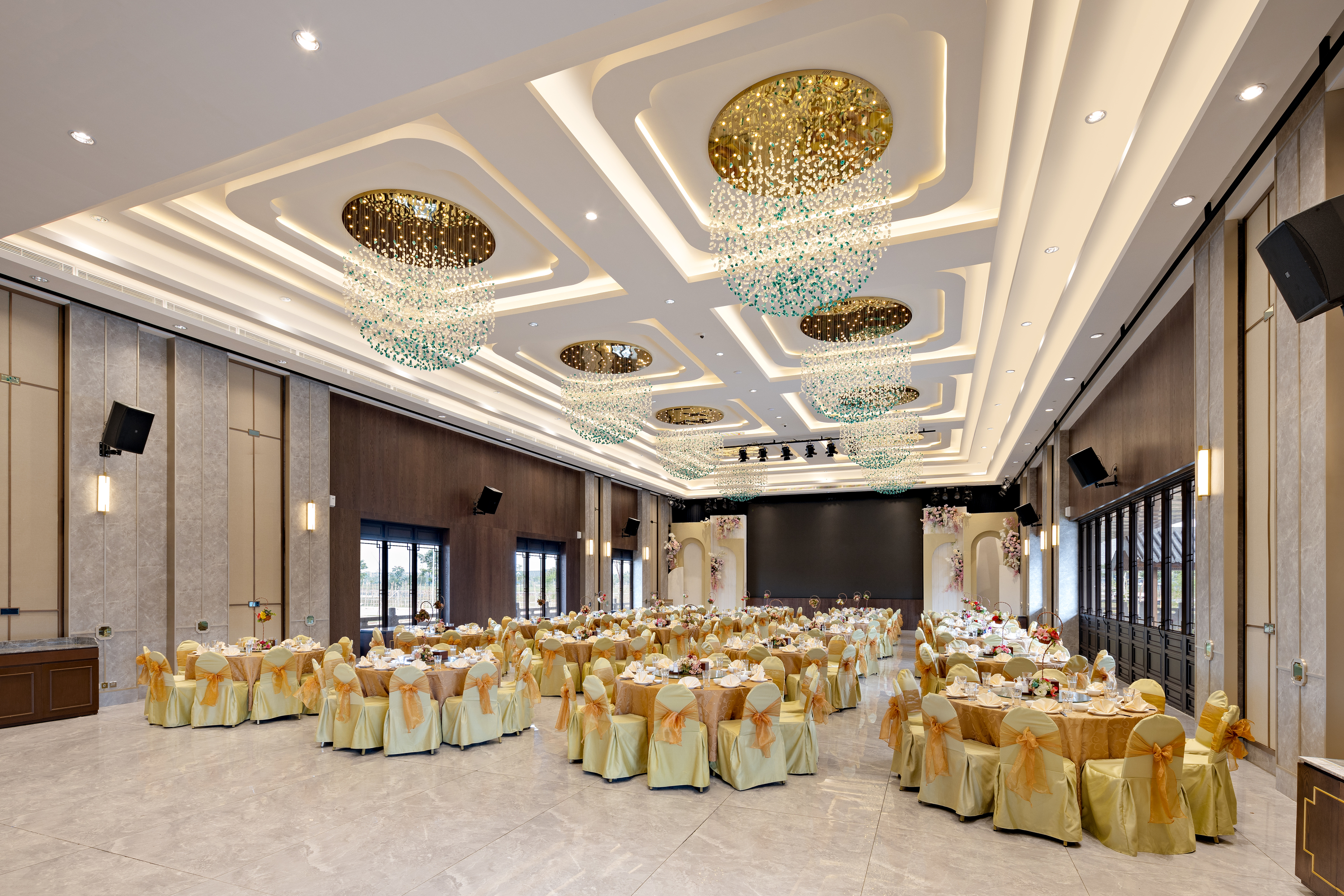 Angke Hall 2 ( 24 meja / 240 pax )