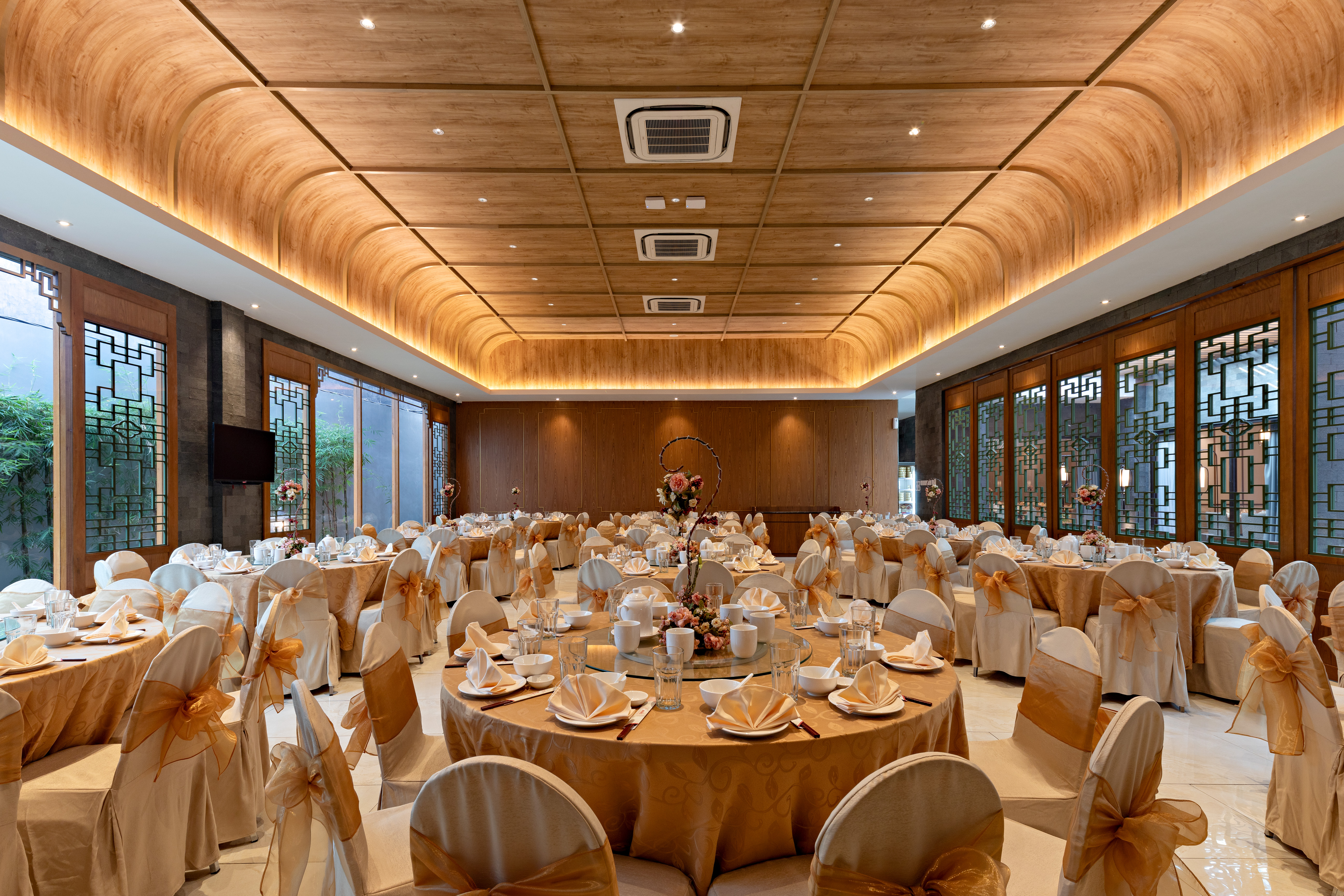 Angke Hall ( 11 meja / 110 pax )