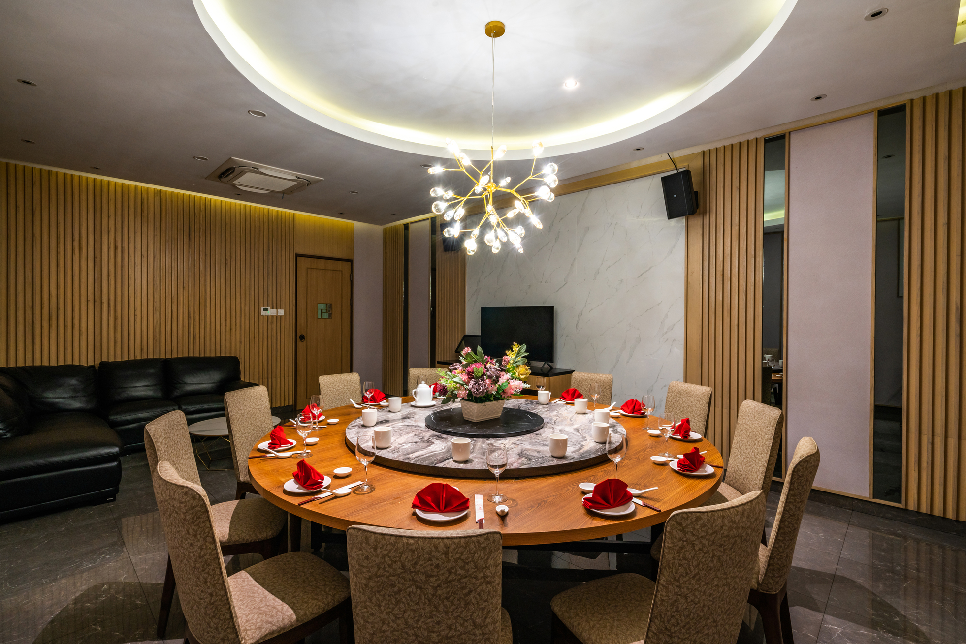 Angke VIP 5 ( 1 meja / 18 pax )