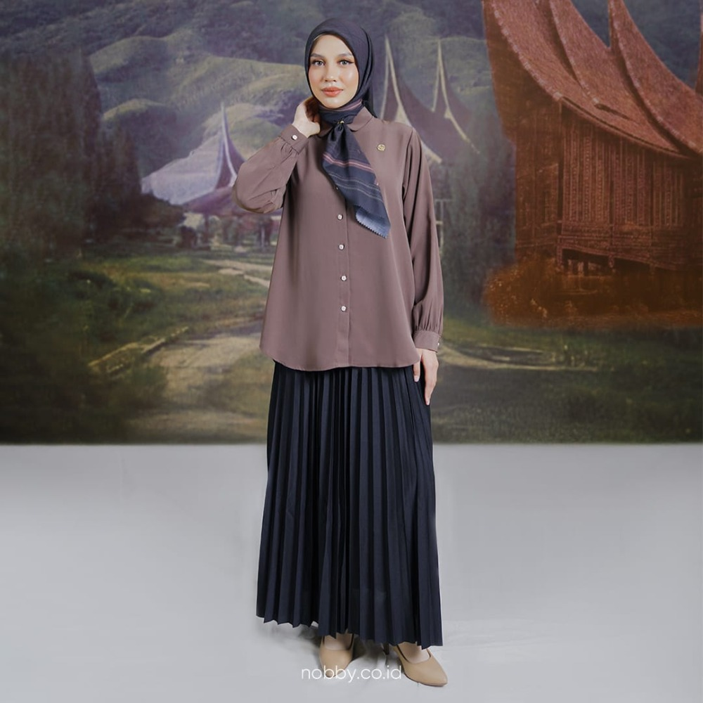 Trik Tampil Elegan Tanpa Effort dengan Kemeja Basic