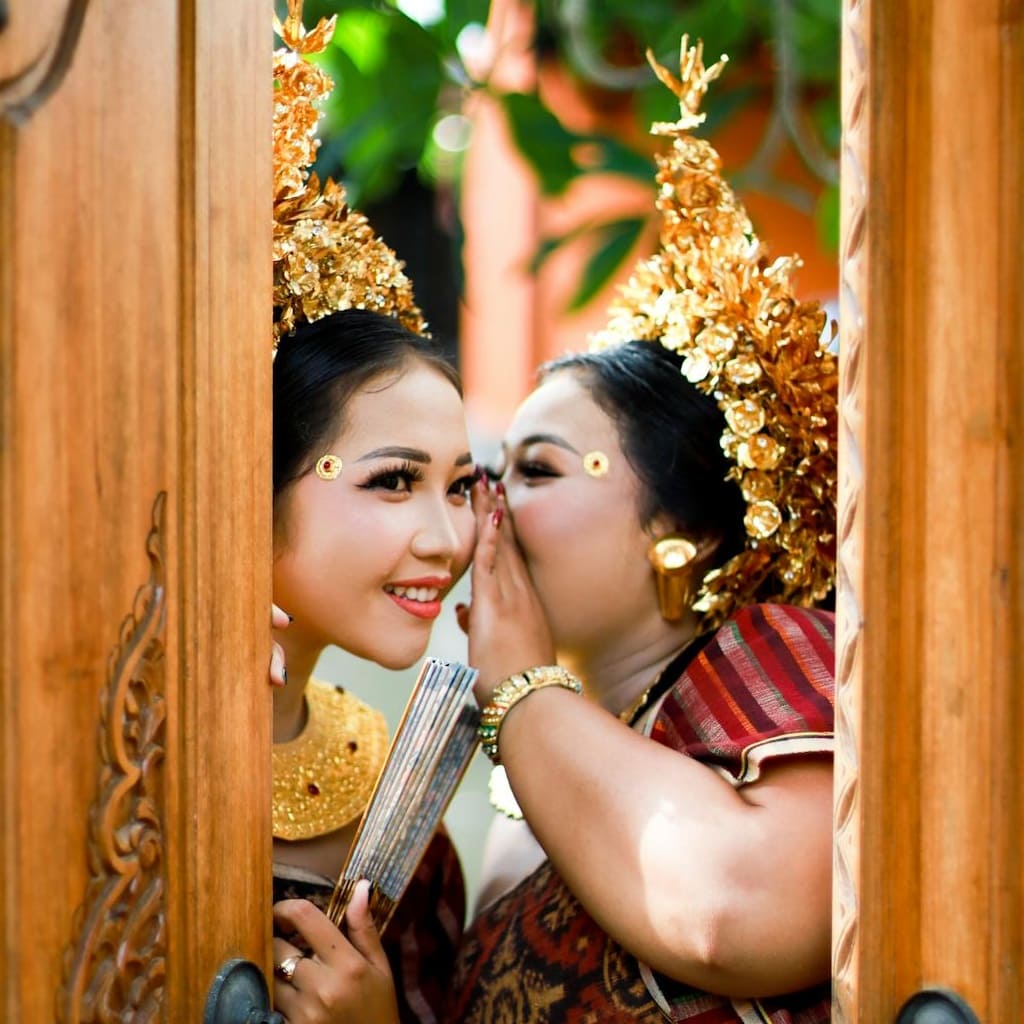 Contoh Foto Mepandes/Metatah Undangan Online