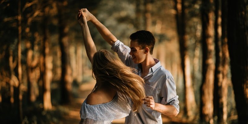 Rekomendasi Lagu Indonesia untuk Backsound Undangan Digital