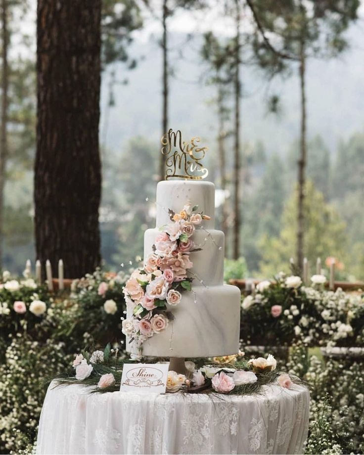 Menentukan Wedding Cake yang Sesuai dengan Tema Pernikahan
