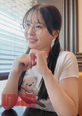 Mosaic SIRO-5609 The Pinnacle Of Plump Body Momo, 20 Years Old A Man's Best Friend In A Flirty Sex Session! The Ultimate Hug! The Highest Point Of A Woman's Body! First Shoot AV Application On The Internet AV Experience Shoot 2492