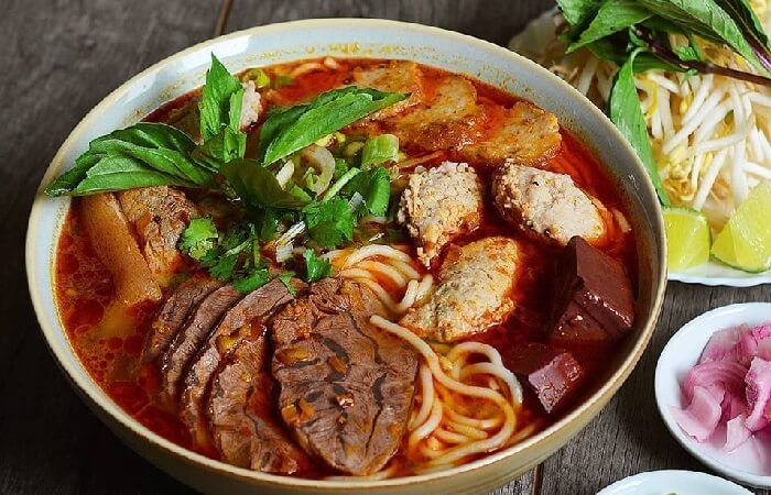 Bún bò Huế.jpg