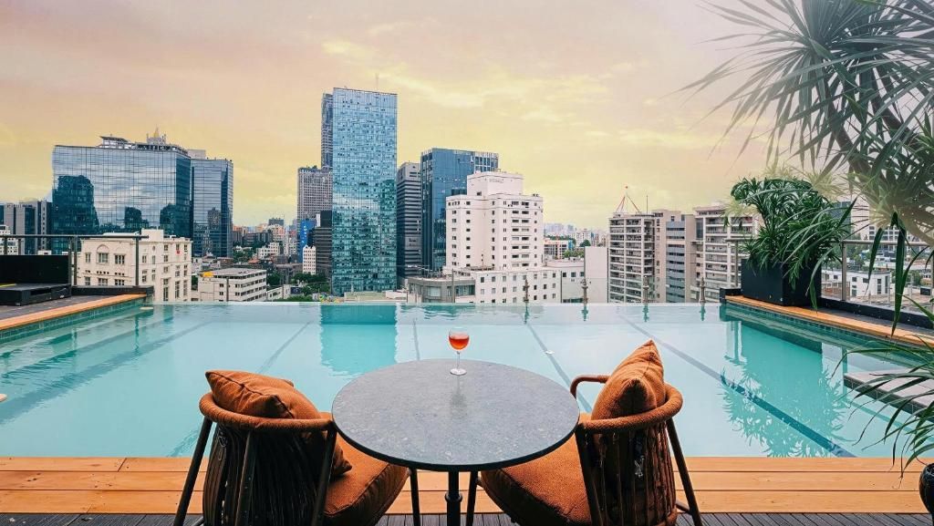 Kin Hotel Thi Sach Edition