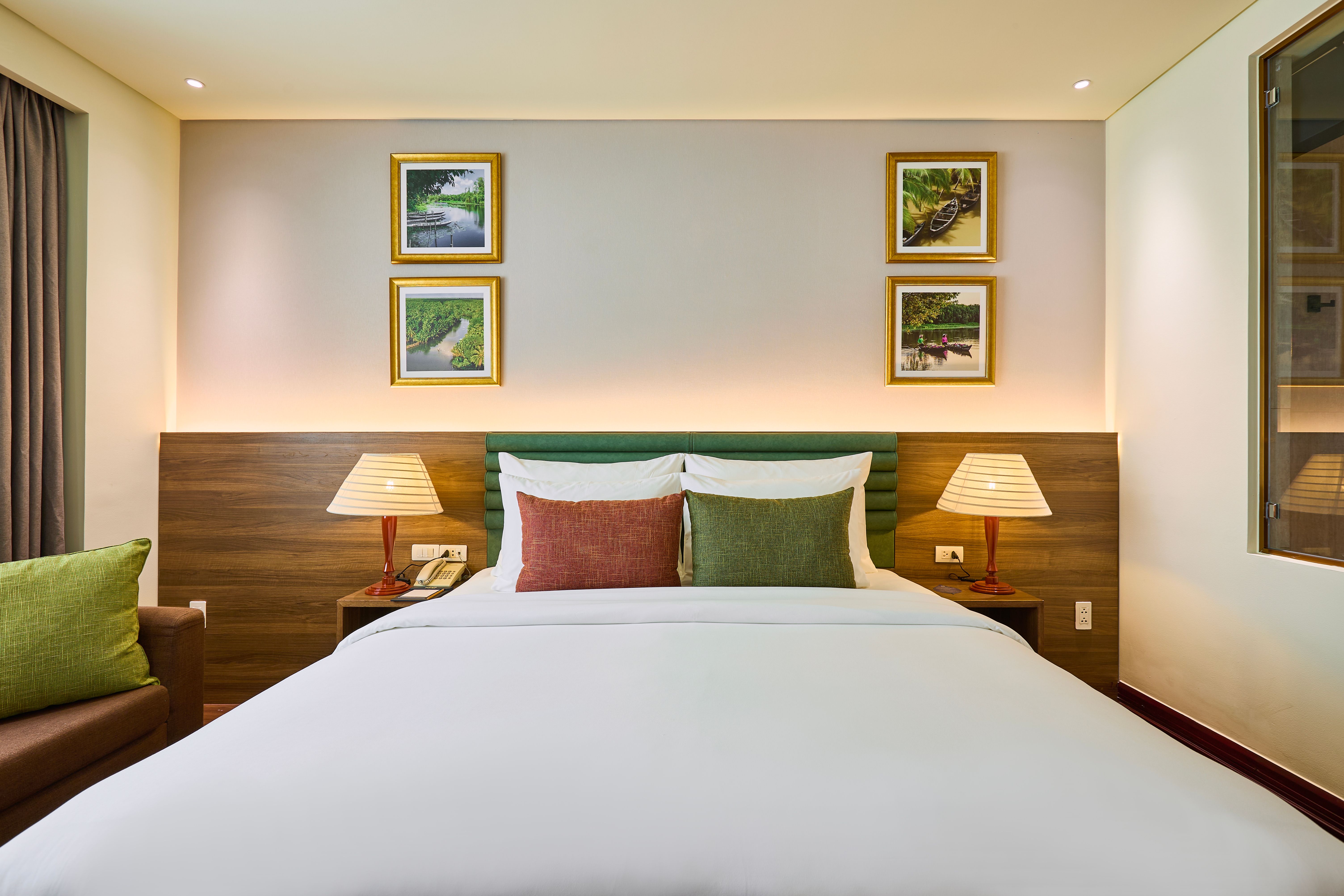 Kin Hotel Thi Sach Edition.jpg