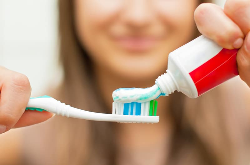 How to Choose the Right Toothpaste and Toothbrush for Daily Dental Care