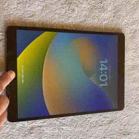 iPad Air第3世代 wifi A2152 ６４ＧＢ １０.５インチ バッテリー８３％ 画面：キズ・ヒビ無し 本体：小凹みあり