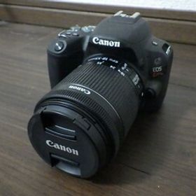 Canon EOS Kiss X9 DS126671 EF-S 18-55mm 中古