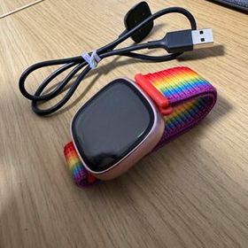 スマートウォッチ本体 Fitbit Versa4 中古品