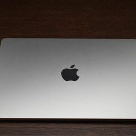 美品 最終値下げ MacBook Air M2（Mid 2022）256GB スターライト