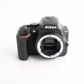 【中古】 (ニコン) Nikon D5600 ボティ【中古カメラ デジタル一眼】 ランク：B