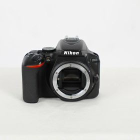 【中古】 (ニコン) Nikon D5600 ボデイ【中古カメラ デジタル一眼】 ランク：B