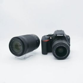 【中古】 (ニコン) Nikon D5600 ダブルズームキツト【中古カメラ デジタル一眼】 ランク：B