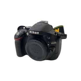 Nikon◆デジタル一眼カメラ D5200 ダブルズームキット [ブラック]