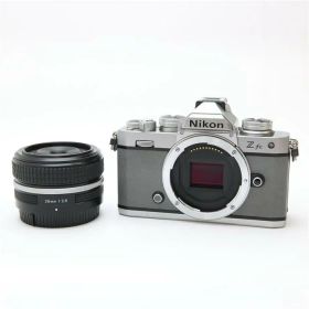 【中古】 《並品》 Nikon Z fc Z 28mm F2.8（SE）レンズキット プレミアムエクステリア張替済み【モニター部組モニターカバー部品交換/各部点検済】 [ デジタルカメラ ]