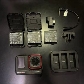 Insta360 ace pro本体とその他周辺機器