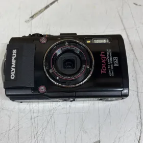 〈中古〉OLYMPUS デジタルカメラ STYLUS TG-3 Tough ブラック 1600万画素CMOS F2.0 15m防水 100kgf耐荷重 GPS+電子コンパス&内蔵Wi-Fi TG-3 BLK