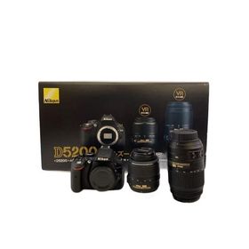Nikon◆デジタル一眼カメラ D5200 ダブルズームキット [ブラック]