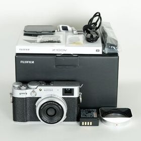 [美品｜シャッター数9,100回｜おまけ付] FUJIFILM X100V シルバー / コンパクトデジタルカメラ