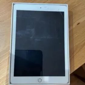 iPad (第5世代) ホワイト 9.7インチ