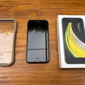 Apple iPhone SE 64GB ケース付き