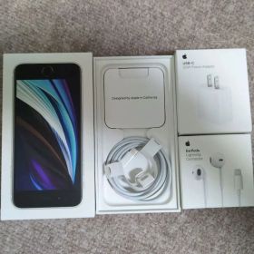 iPhoneSEの箱とLightningケーブル+20Wアダプタ・EarPods