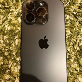 Apple iPhone 15 Pro 128GB 本体 ブラックチタニウム