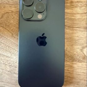 美品 iPhone 15 Pro 512GB ブラックチタニウム SIMフリー