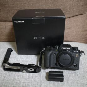 【美品】X-T4 本体 撮影回数2992回 ミラーレス一眼カメラ オマケ付