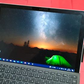【美品】Microsoft Surface Pro 5(2017年モデル)