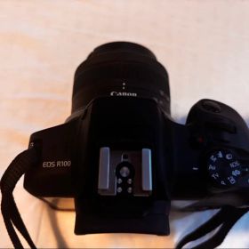 Canon EOS R100 ミラーレスカメラ