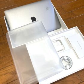 Apple Macbook Air 13インチ 2020