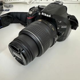 Nikon D5200 デジタル一眼レフカメラ