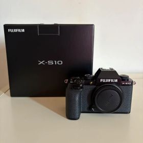 【週末値下げ】FUJIFILM X-S10 本体