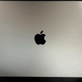 MacBookPro M3Pro の16インチ スタンド付