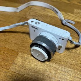 Nikon 1 J1 ホワイト 10-30mmレンズ付き