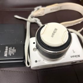 Nikon ミラーレス一眼カメラ Nikon 1 J1ホワイト ジャンク