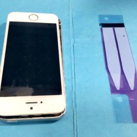 Apple iPhone 5s ホワイト 本体 画面割れ