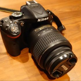 Nikon D5200 デジタル一眼レフカメラ、18-55mmレンズ付