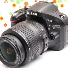 美品 ニコン Nikon D5200☆高画質一眼レフ☆スマホ転送可☆動画撮影可！
