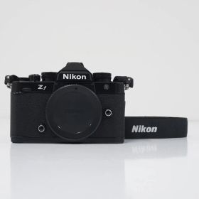 Nikon Zf ミラーレス一眼カメラ USED超美品 ショット数極少78回 ニコン ボディのみ Zマウント フルサイズ 中古 完動品 X7388