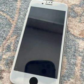 Apple iPhone SE ホワイト