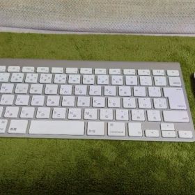 Apple Keyboard, Magic Mouse 1