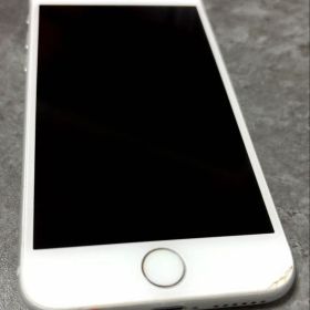 Apple iPhone8本体（ライトニング接続EarPods同梱）