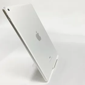 Apple iPad 第6世代 32GB シルバー Wi-Fi 動作確認済 【全額返金保証】【最速発送】