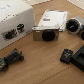 Nikon ミラーレス一眼カメラ Nikon 1 J1 ｼﾙﾊﾞｰ⭐︎値下げしました⭐︎