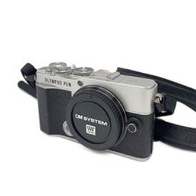 OM SYSTEM(OLYMPUS)◆デジタル一眼カメラ PEN E-P7 EZ レンズキット